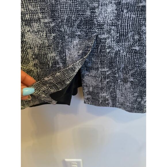 M.M Lafluer Black and White Sheath Lined Dress Size 10 Office Career Classic - Picture 7 of 7